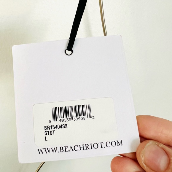 NWT beach riot sports bra - Picture 3 of 4